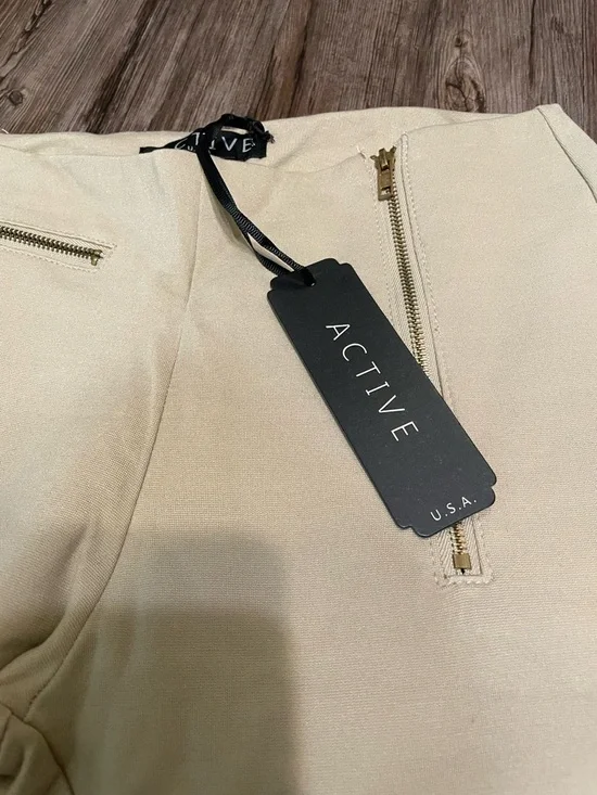 Active USA Cream Slim Pull-On Leggings with Gold Zip Accents - Picture 3 of 12